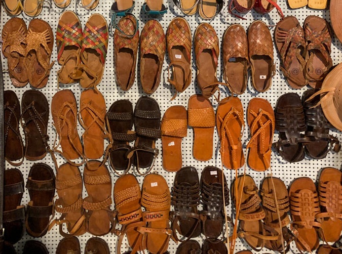 sandálias de couro feiras do Nordeste do Brasil